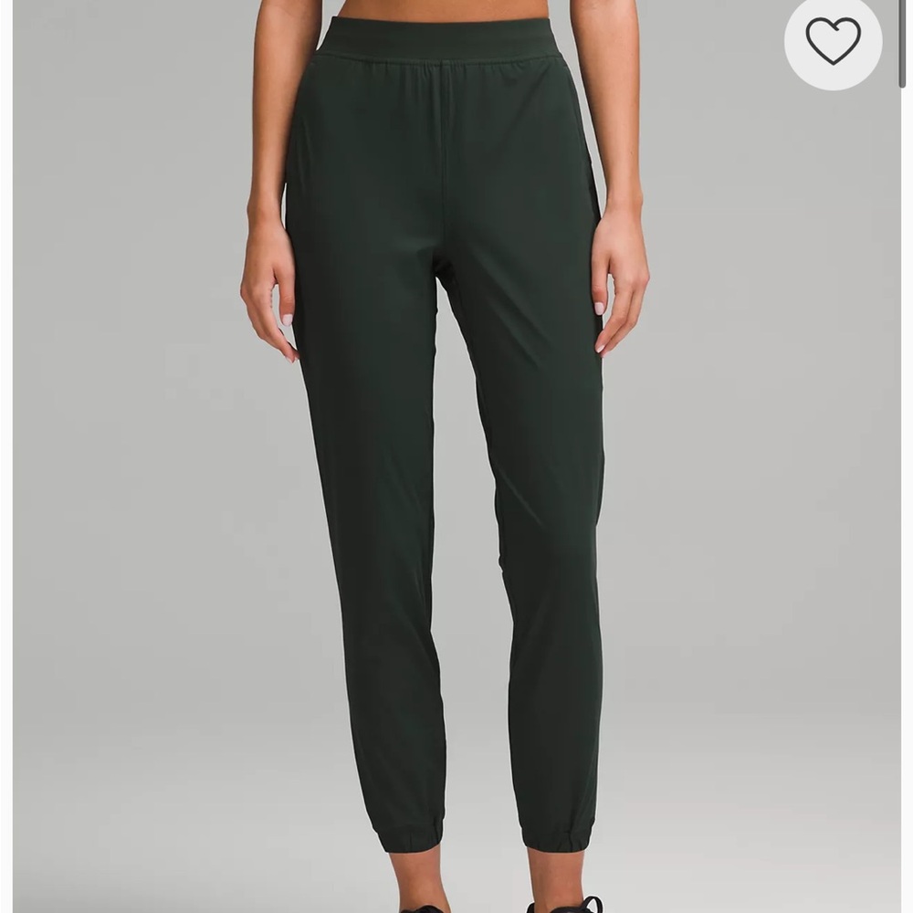 NWOT lululemon Adapted State High-Rise Jogger
Full Length